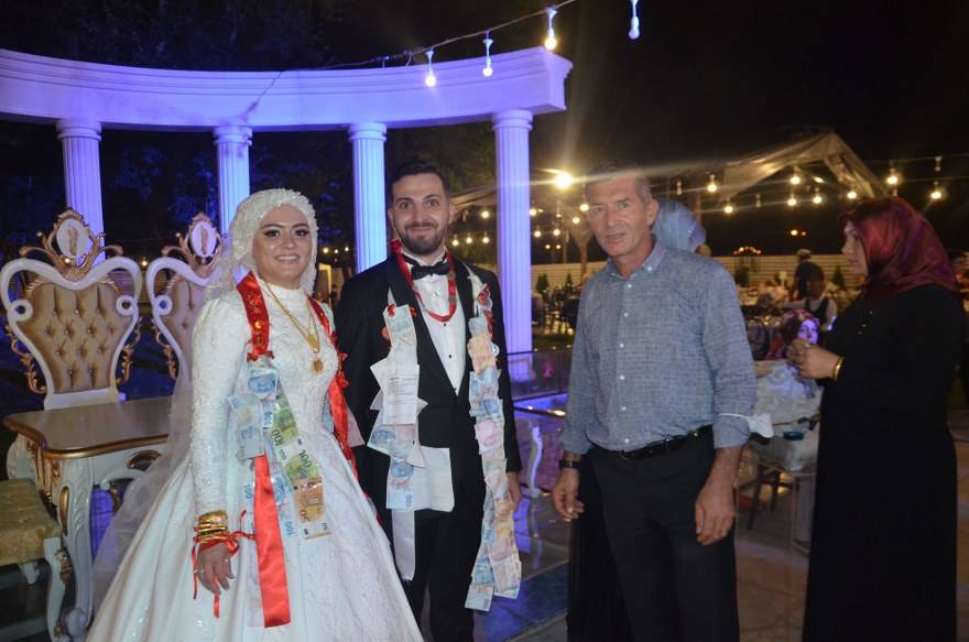 Bu düğünde çiçek AFAD'a bağış yapıldı 77