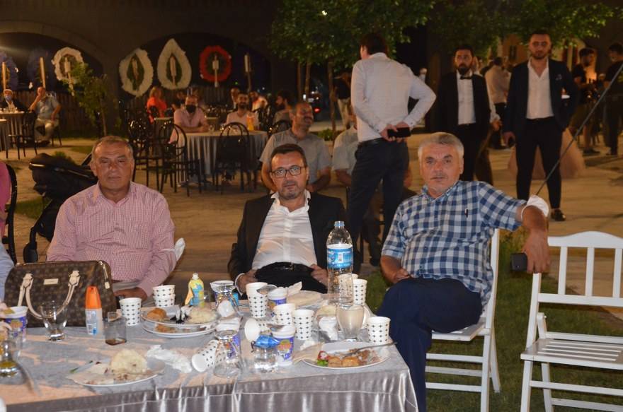 Bu düğünde çiçek AFAD'a bağış yapıldı 85