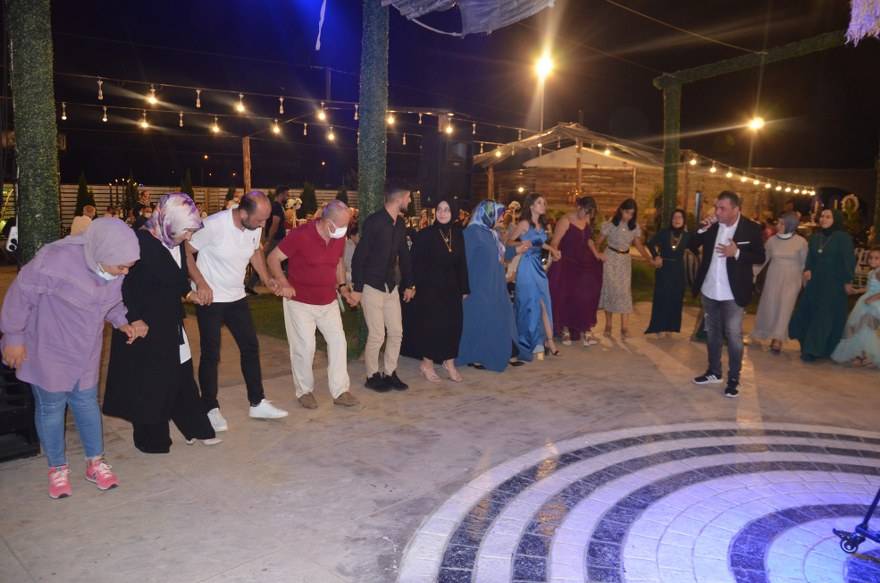 Bu düğünde çiçek AFAD'a bağış yapıldı 88