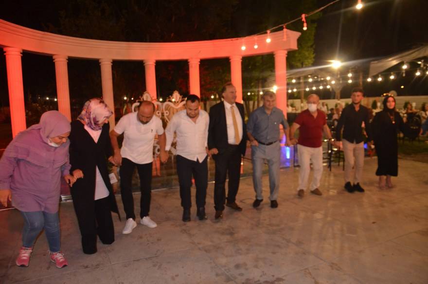 Bu düğünde çiçek AFAD'a bağış yapıldı 90