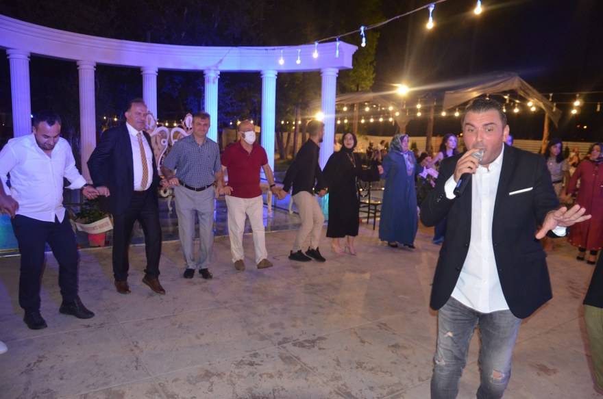 Bu düğünde çiçek AFAD'a bağış yapıldı 91