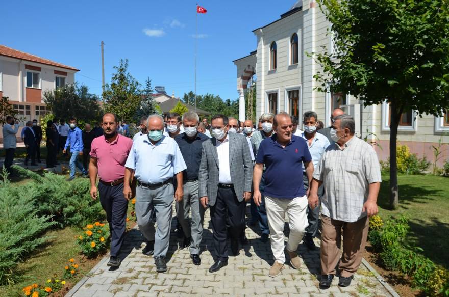 Aşçı ailesinin acı günü! asırlık çınar Hacı Hanife Aşçı dualarla defnedi 18
