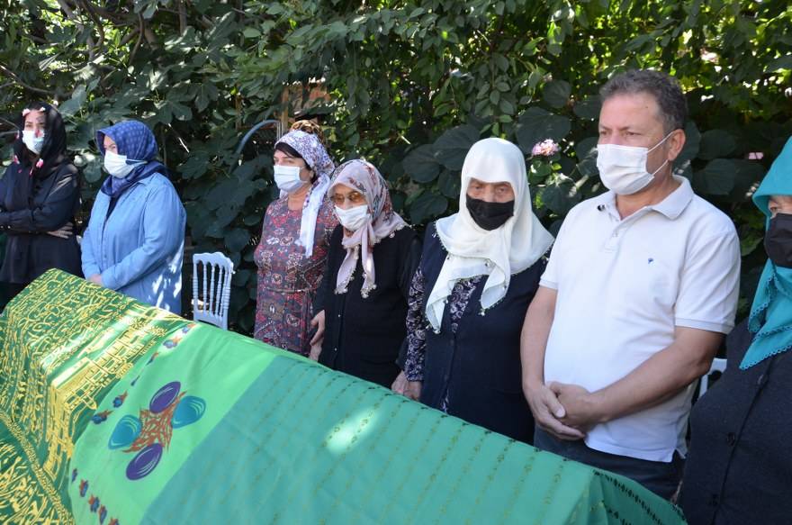 Aşçı ailesinin acı günü! asırlık çınar Hacı Hanife Aşçı dualarla defnedi 32