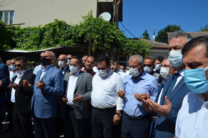 Aşçı ailesinin acı günü! asırlık çınar Hacı Hanife Aşçı dualarla defnedi 37