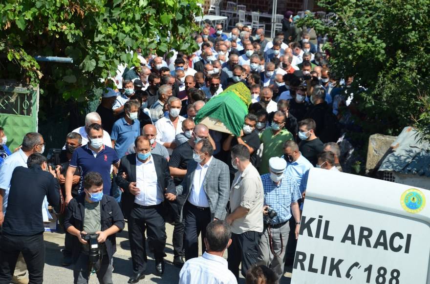 Aşçı ailesinin acı günü! asırlık çınar Hacı Hanife Aşçı dualarla defnedi 41