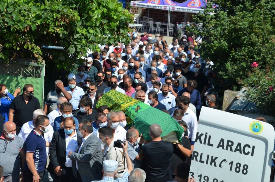 Aşçı ailesinin acı günü! asırlık çınar Hacı Hanife Aşçı dualarla defnedi 43