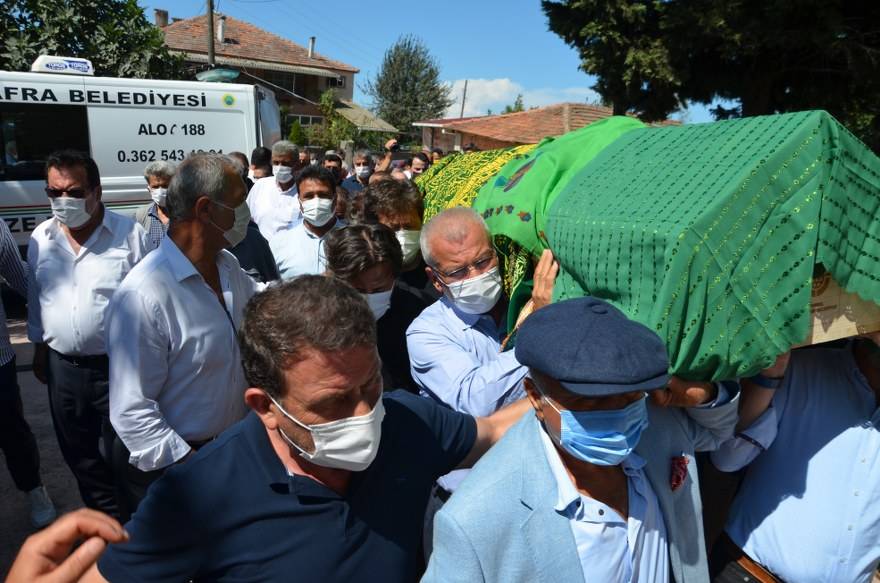 Aşçı ailesinin acı günü! asırlık çınar Hacı Hanife Aşçı dualarla defnedi 50