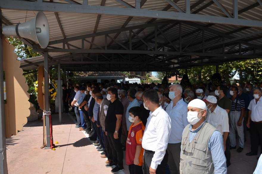 Aşçı ailesinin acı günü! asırlık çınar Hacı Hanife Aşçı dualarla defnedi 57