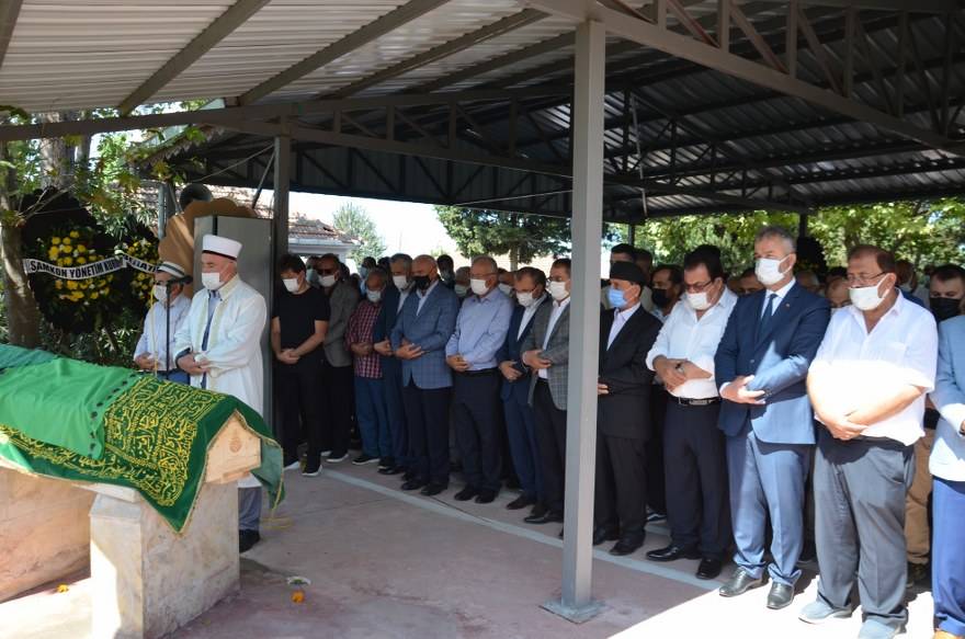 Aşçı ailesinin acı günü! asırlık çınar Hacı Hanife Aşçı dualarla defnedi 58
