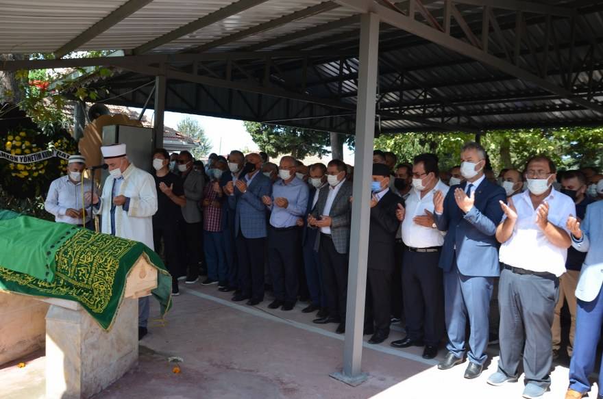 Aşçı ailesinin acı günü! asırlık çınar Hacı Hanife Aşçı dualarla defnedi 60