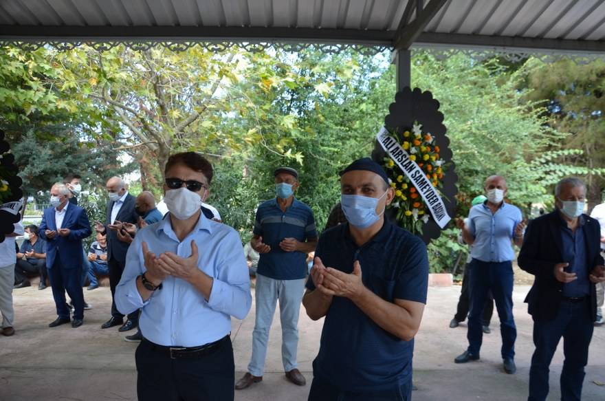 Aşçı ailesinin acı günü! asırlık çınar Hacı Hanife Aşçı dualarla defnedi 76