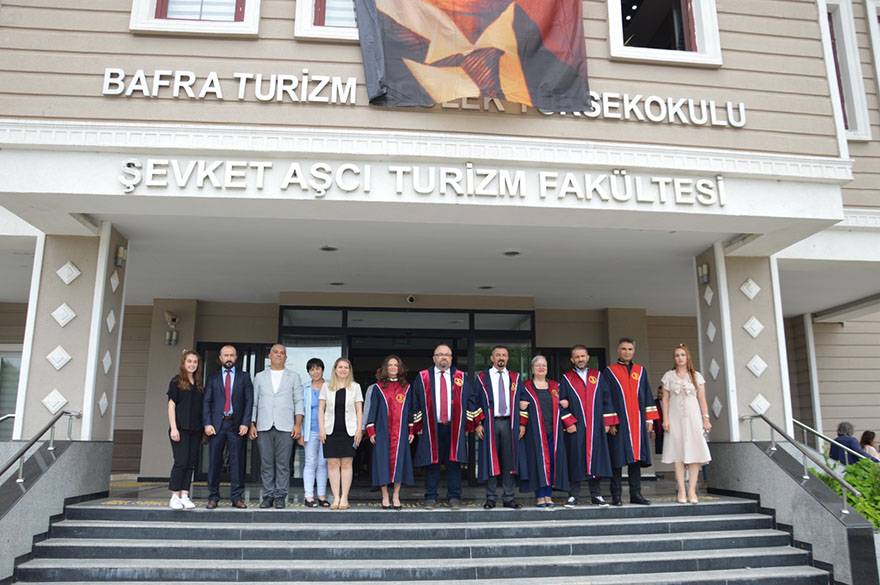 OMÜ BAFRA ŞEVKET AŞCI TURİZM FAKÜLTESİNDE MEZUNİYET COŞKUSU YAŞANDI 2