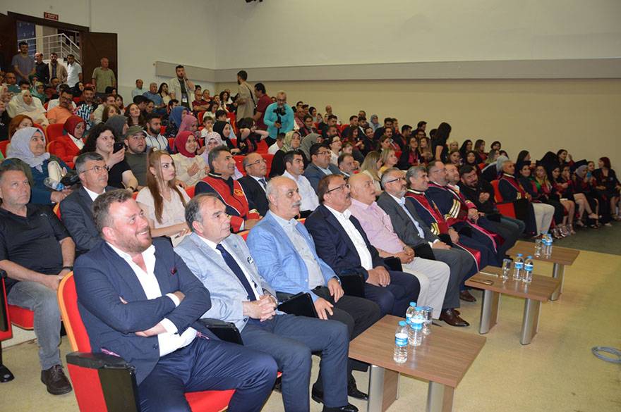 OMÜ BAFRA ŞEVKET AŞCI TURİZM FAKÜLTESİNDE MEZUNİYET COŞKUSU YAŞANDI 22
