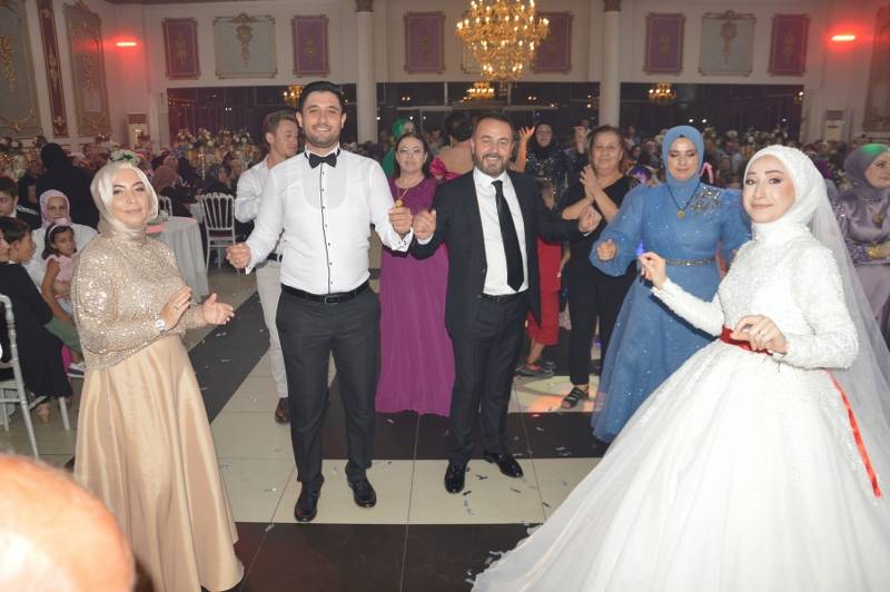 Ayşenur&Faruk Çelebi  Bafra’da Mutluluk Dolu Yıllara Yelken Açtılar  25