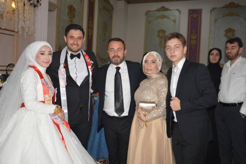 Ayşenur&Faruk Çelebi  Bafra’da Mutluluk Dolu Yıllara Yelken Açtılar  36