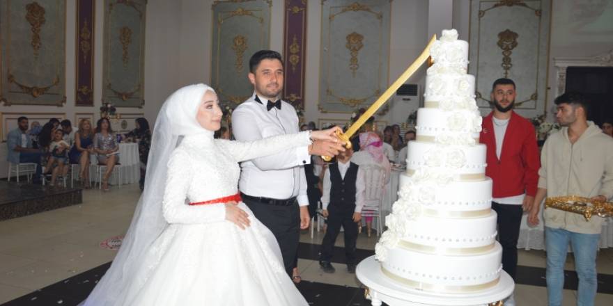 Ayşenur&Faruk Çelebi  Bafra’da Mutluluk Dolu Yıllara Yelken Açtılar 