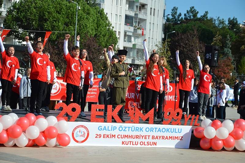 Bafra’da Cumhuriyet Bayramı duygulu ve coşkulu kutlandı 100