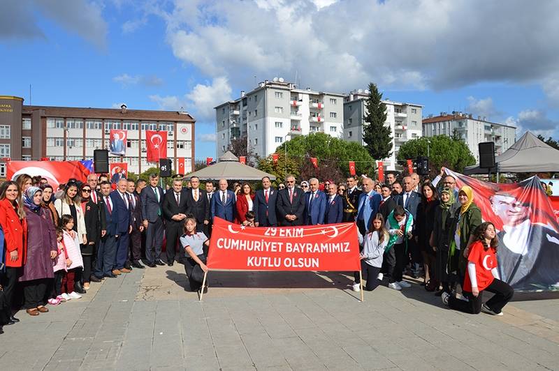Bafra’da Cumhuriyet Bayramı duygulu ve coşkulu kutlandı 138