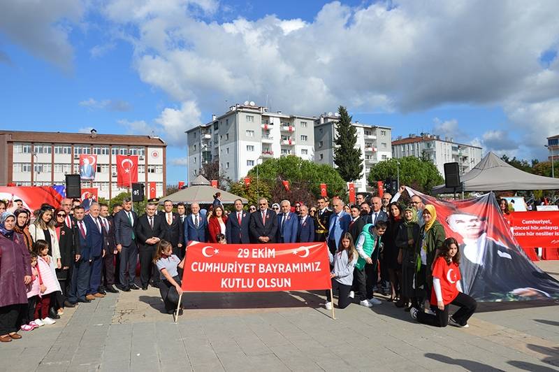 Bafra’da Cumhuriyet Bayramı duygulu ve coşkulu kutlandı 140