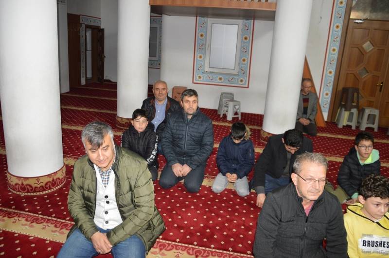 Bafra'da öğrenci ve veliler sabah namazında buluştu 12