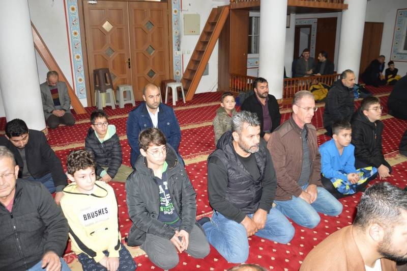 Bafra'da öğrenci ve veliler sabah namazında buluştu 13