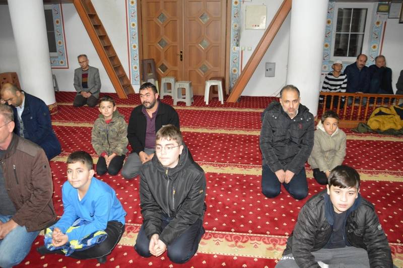 Bafra'da öğrenci ve veliler sabah namazında buluştu 15