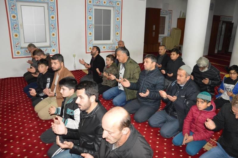 Bafra'da öğrenci ve veliler sabah namazında buluştu 22