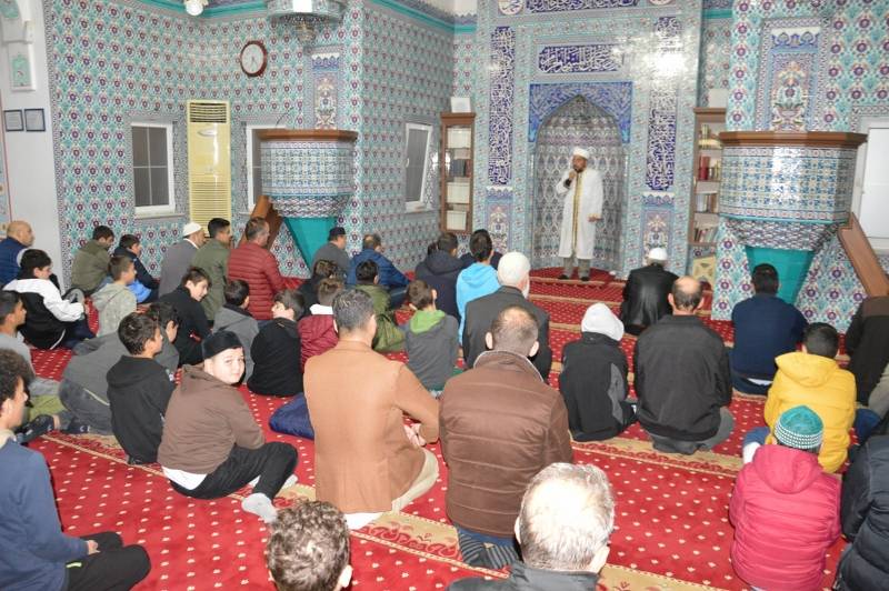 Bafra'da öğrenci ve veliler sabah namazında buluştu 6