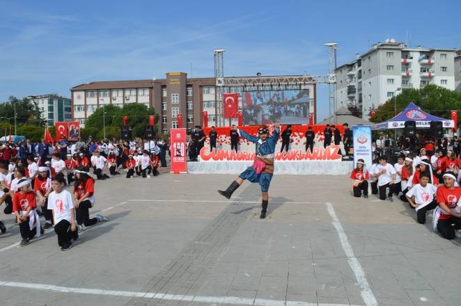 Bir başkadır Bafra'da Cumhuriyet 185