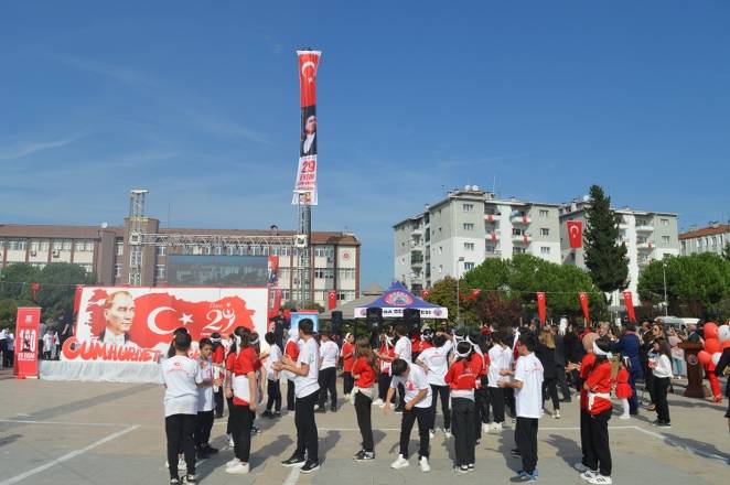Bir başkadır Bafra'da Cumhuriyet 190
