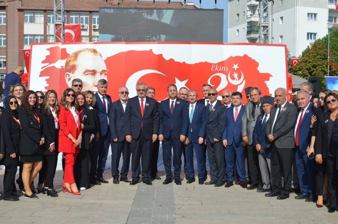Bir başkadır Bafra'da Cumhuriyet 196