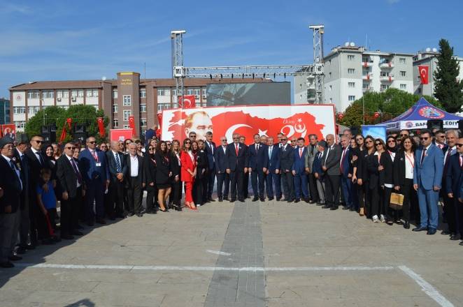 Bir başkadır Bafra'da Cumhuriyet 197