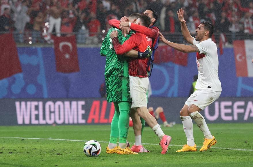 Mert Günok'tan Muhteşem Kurtarış! 14