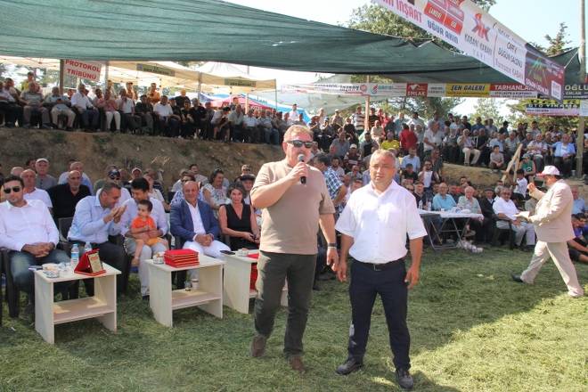 3. Gerze Abdaloğlu Köyü Karakucak Güreşlerine yoğun ilgi 105