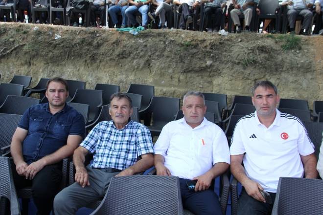 3. Gerze Abdaloğlu Köyü Karakucak Güreşlerine yoğun ilgi 12