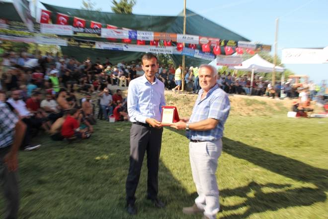 3. Gerze Abdaloğlu Köyü Karakucak Güreşlerine yoğun ilgi 120