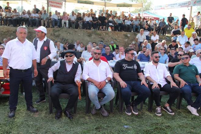3. Gerze Abdaloğlu Köyü Karakucak Güreşlerine yoğun ilgi 123