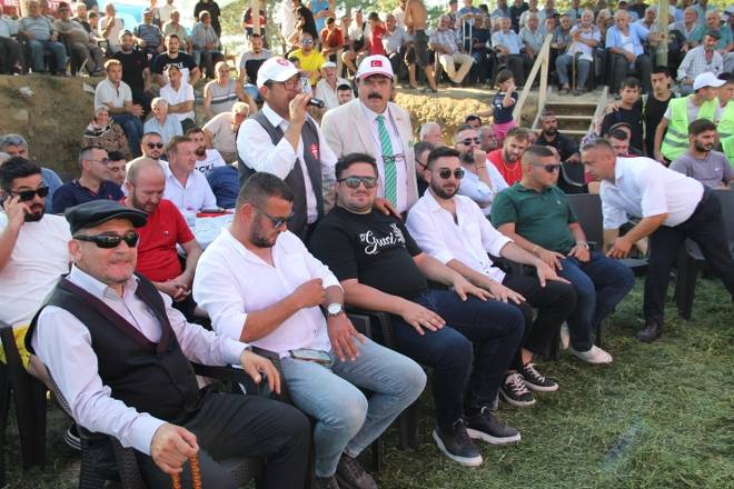 3. Gerze Abdaloğlu Köyü Karakucak Güreşlerine yoğun ilgi 125