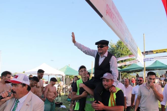 3. Gerze Abdaloğlu Köyü Karakucak Güreşlerine yoğun ilgi 129