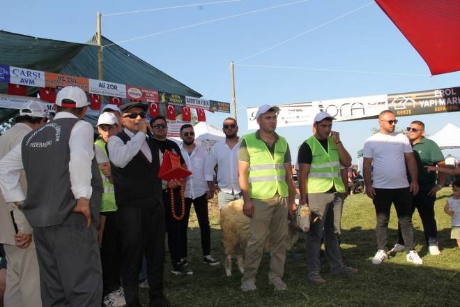 3. Gerze Abdaloğlu Köyü Karakucak Güreşlerine yoğun ilgi 131