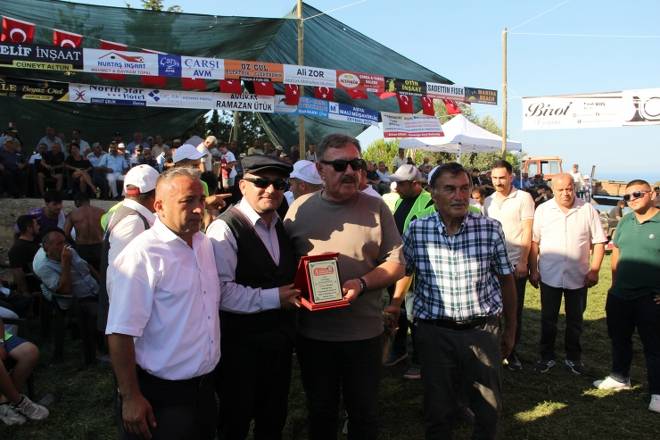 3. Gerze Abdaloğlu Köyü Karakucak Güreşlerine yoğun ilgi 134