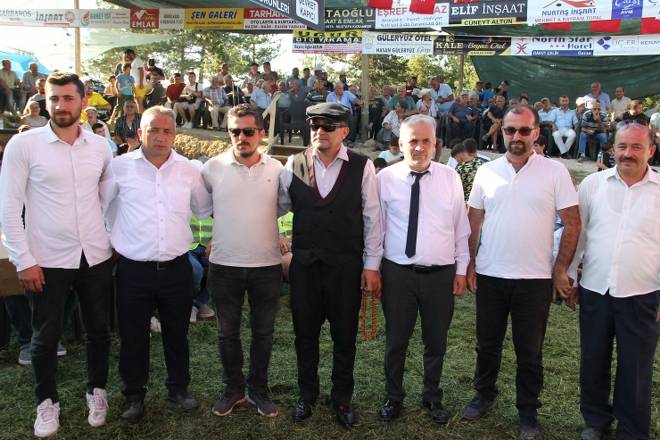 3. Gerze Abdaloğlu Köyü Karakucak Güreşlerine yoğun ilgi 137