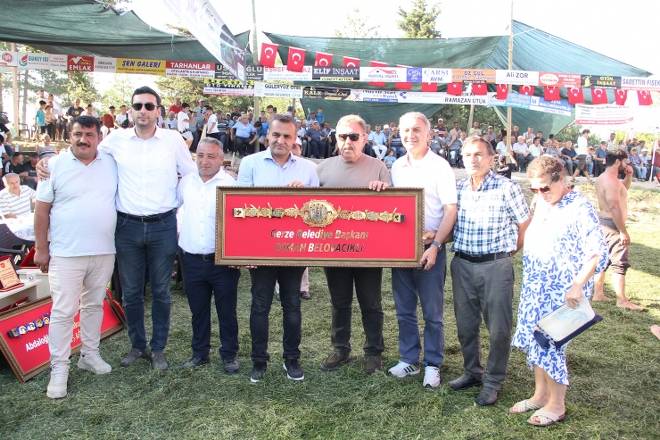 3. Gerze Abdaloğlu Köyü Karakucak Güreşlerine yoğun ilgi 139