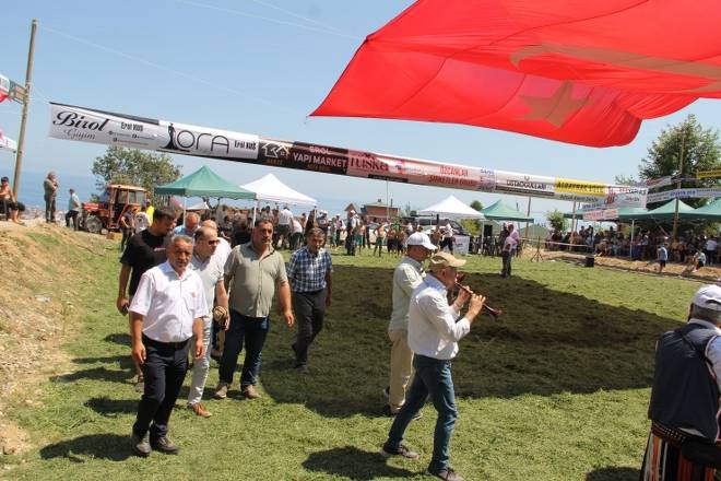 3. Gerze Abdaloğlu Köyü Karakucak Güreşlerine yoğun ilgi 14