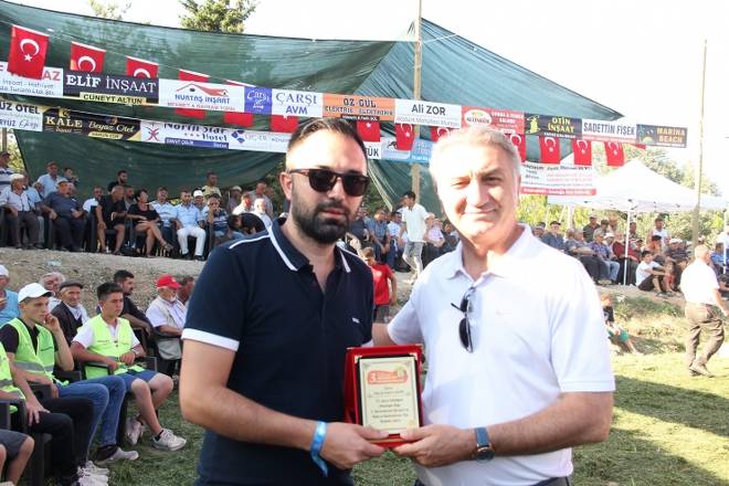 3. Gerze Abdaloğlu Köyü Karakucak Güreşlerine yoğun ilgi 140