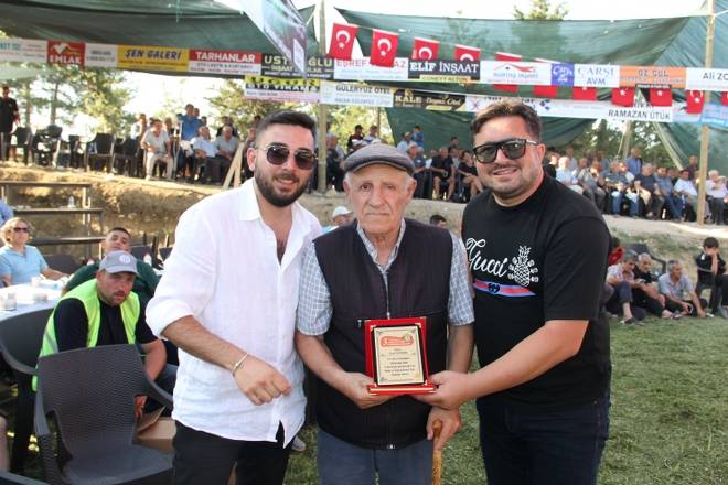3. Gerze Abdaloğlu Köyü Karakucak Güreşlerine yoğun ilgi 142