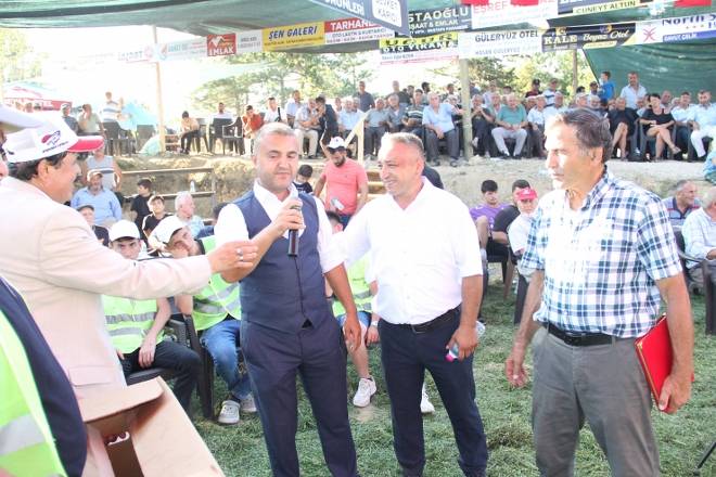 3. Gerze Abdaloğlu Köyü Karakucak Güreşlerine yoğun ilgi 143