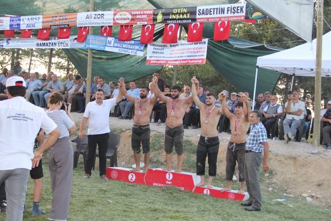 3. Gerze Abdaloğlu Köyü Karakucak Güreşlerine yoğun ilgi 144