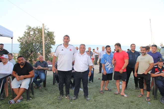 3. Gerze Abdaloğlu Köyü Karakucak Güreşlerine yoğun ilgi 147