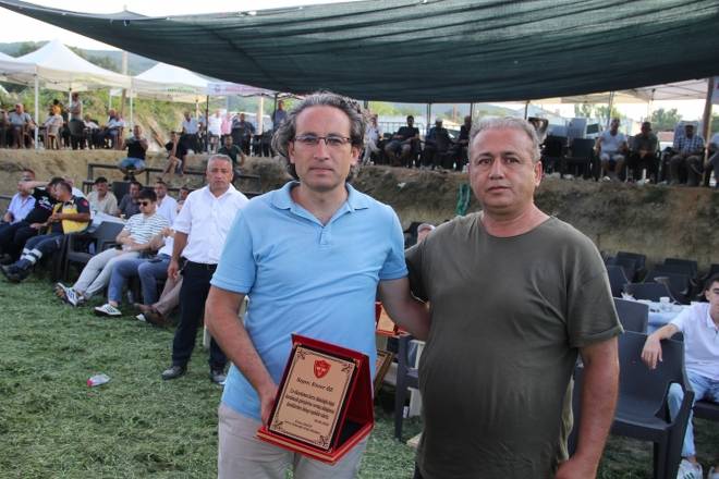 3. Gerze Abdaloğlu Köyü Karakucak Güreşlerine yoğun ilgi 155